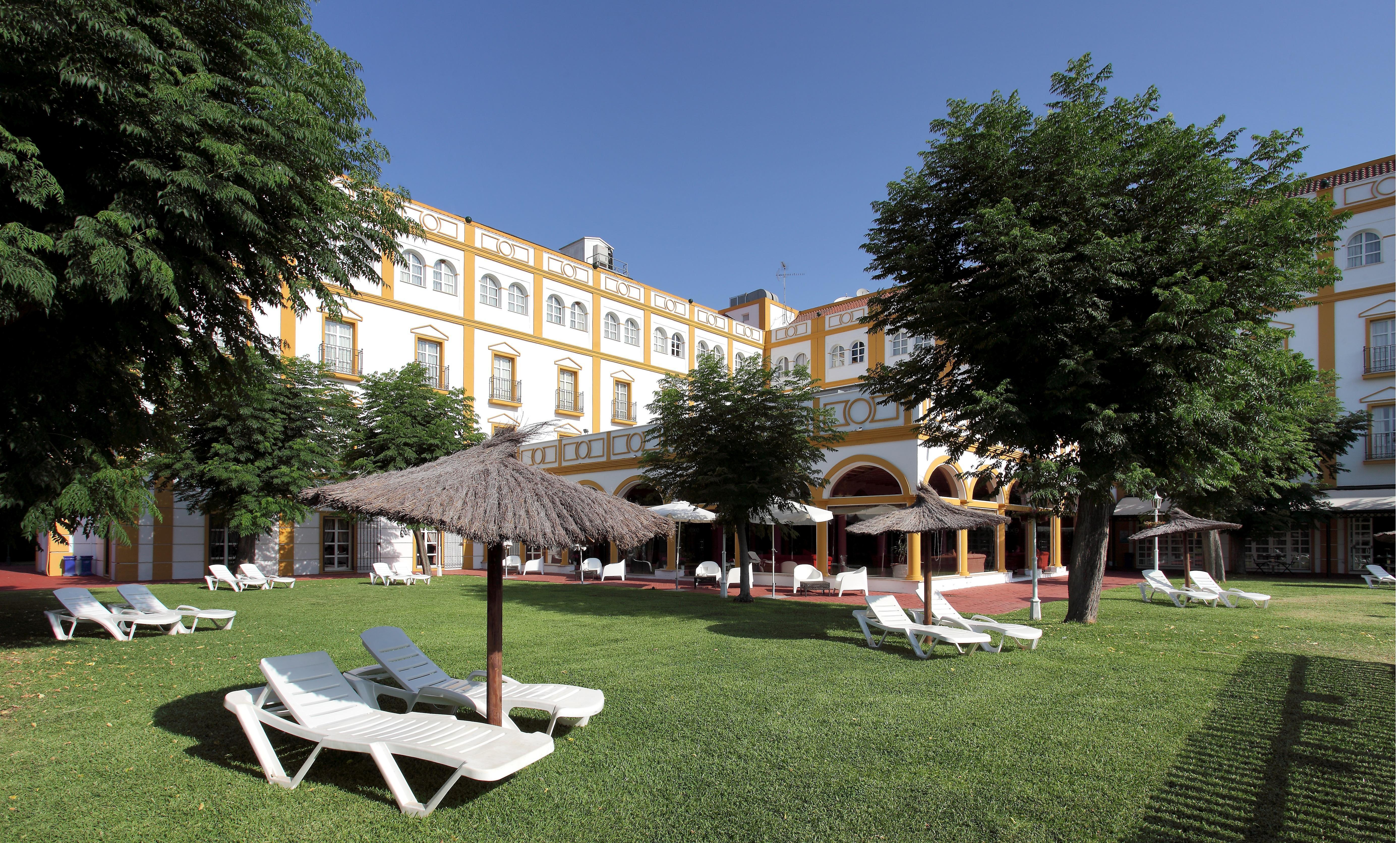 Exe Gran Hotel Solucar Sanlúcar la Mayor Екстериор снимка