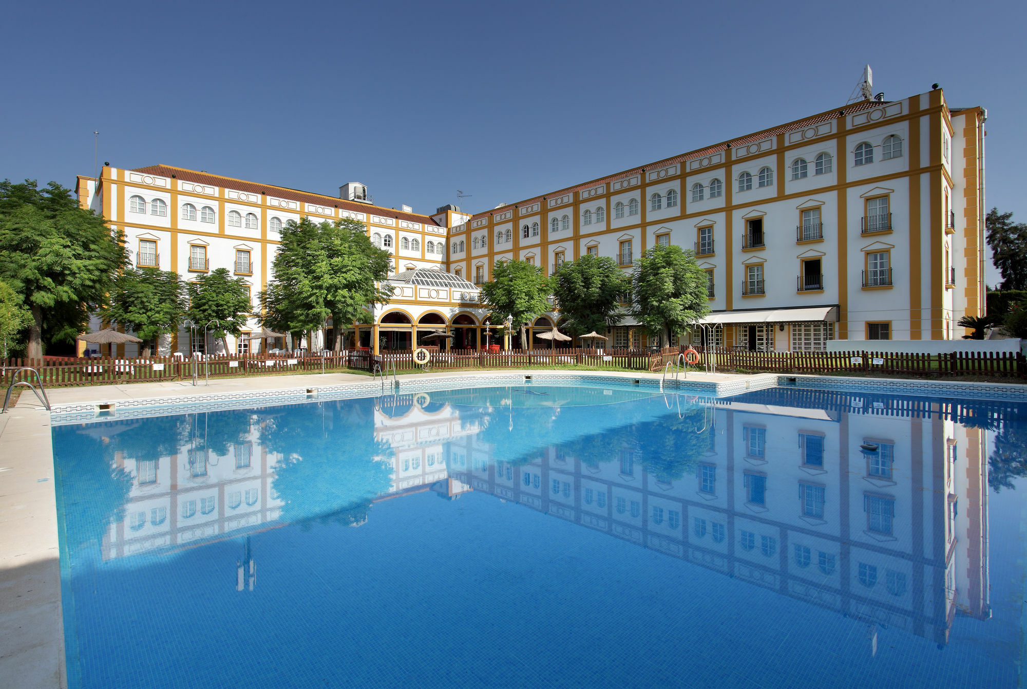 Exe Gran Hotel Solucar Sanlúcar la Mayor Екстериор снимка